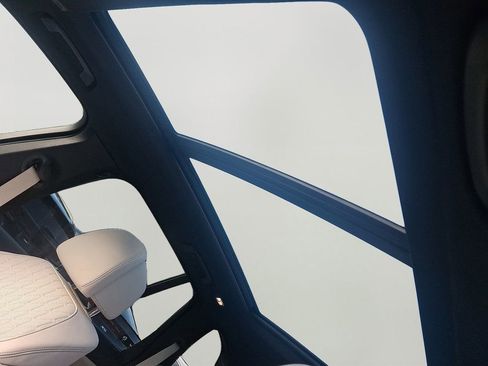 Used 2022 BMW X5 M50i w/ Premium Package image 15