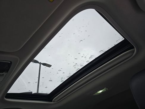 Used 2018 Subaru Outback 3.6R Limited image 3