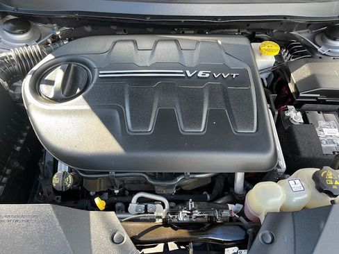 Used 2019 Jeep Cherokee Latitude Plus w/ Comfort/Convenience Group image 30