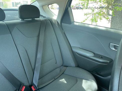 Used 2025 Kia K4 LXS image 40