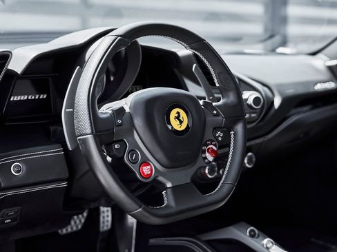 Used 2017 Ferrari 488 GTB RWD image 46