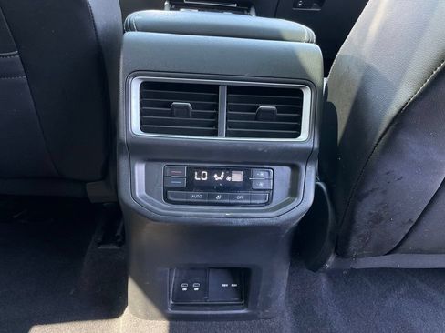 Used 2024 Volkswagen Atlas SE w/ Panoramic Sunroof Package FWD image 37