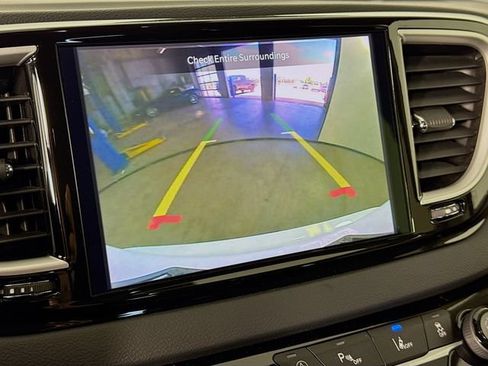Used 2023 Chrysler Pacifica Touring-L FWD image 15