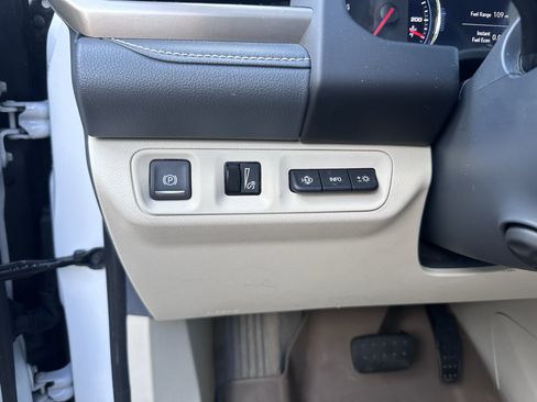 Used 2022 GMC Acadia Denali w/ Denali Ultimate Package FWD image 23