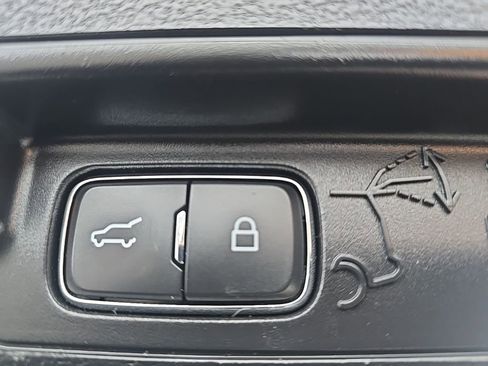 Used 2022 Ford Explorer Limited w/ Equipment Group 301A image 12