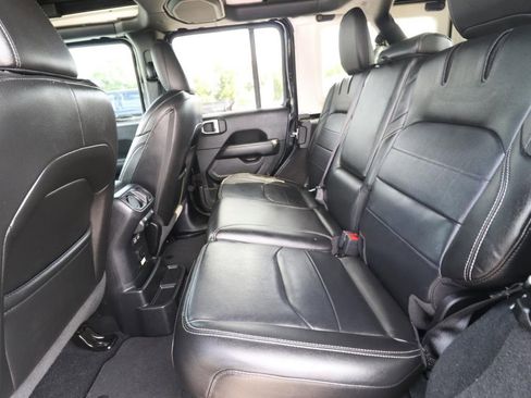 Used 2023 Jeep Wrangler Unlimited Sahara image 9