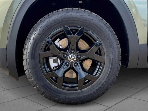 Used 2026 Volkswagen Atlas Peak Edition AWD/4WD image 12