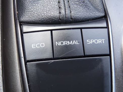 Used 2024 Toyota Camry SE FWD image 30
