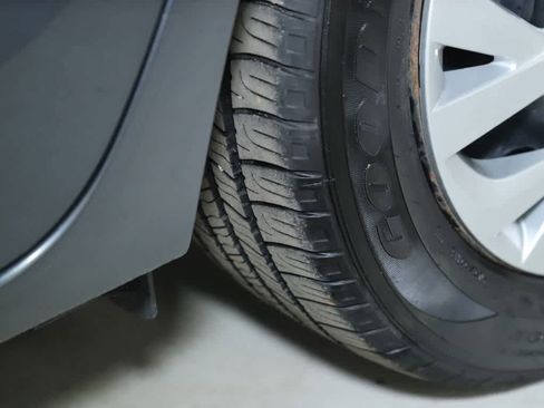 Used 2018 Toyota Corolla LE image 32