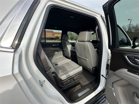 Used 2022 Chevrolet Tahoe LT w/ LT Signature Package image 17