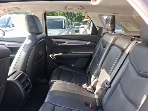 Used 2017 Cadillac XT5 Premium Luxury w/ LPO, Wheel Lock Package FWD image 6