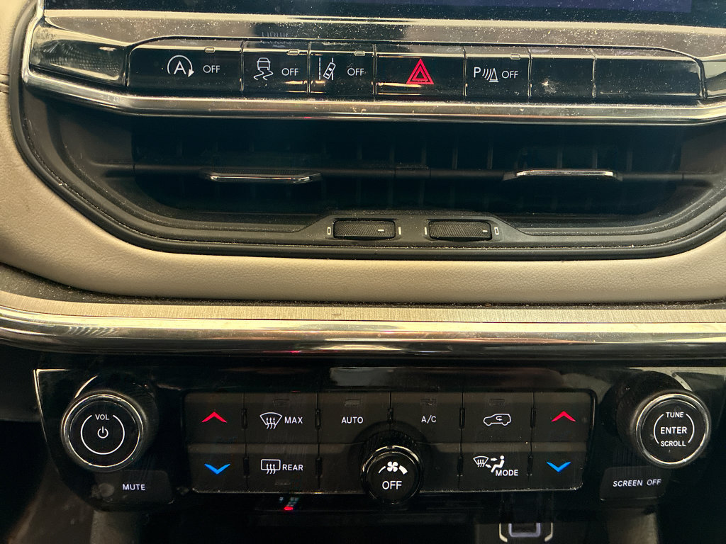 Used 2022 Jeep Compass Limited w/ Sun and Sound Group AWD/4WD image 19