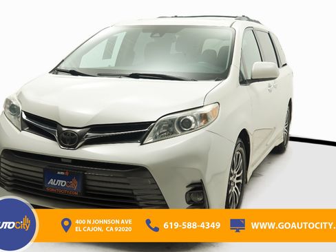 Used 2018 Toyota Sienna XLE w/ XLE Navigation Package FWD image 1