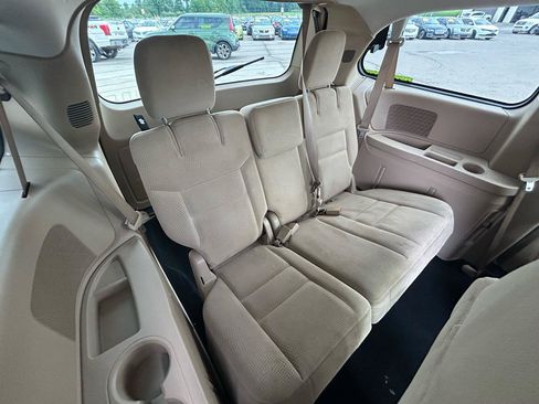 Used 2016 Dodge Grand Caravan SXT FWD image 13