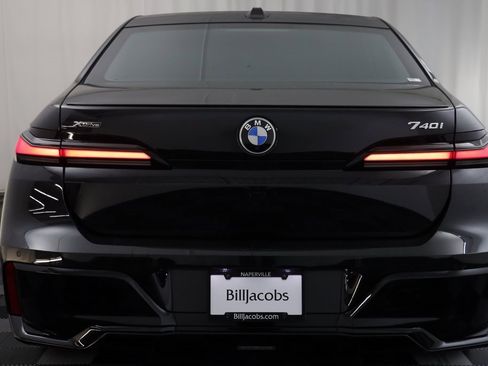 Certified 2025 BMW 740i xDrive w/ Premium Package image 17