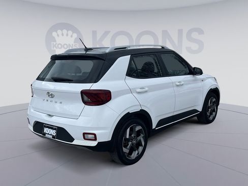 Used 2023 Hyundai Venue Limited image 7
