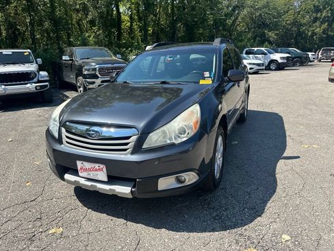 Used 2011 Subaru Outback 2.5i Limited w/ PWR Moonroof Pkg AWD/4WD image 2