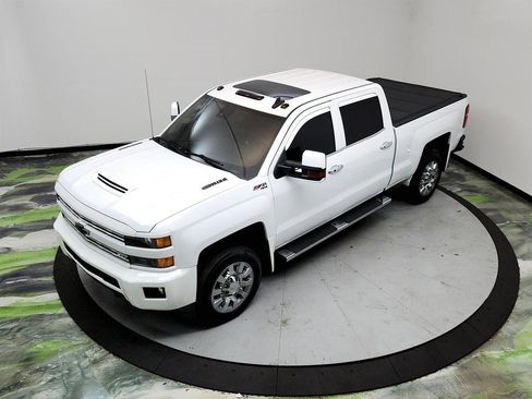 Used 2018 Chevrolet Silverado 3500 LTZ image 31