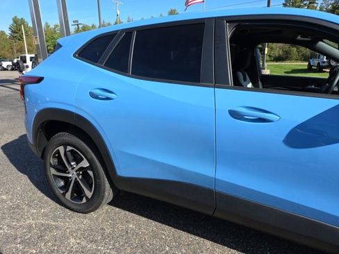 Used 2024 Chevrolet Trax RS w/ Sunroof Package image 76