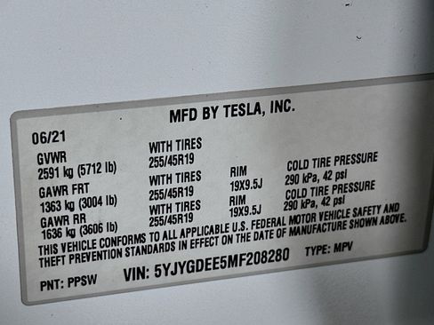 Used 2021 Tesla Model Y Long Range image 24