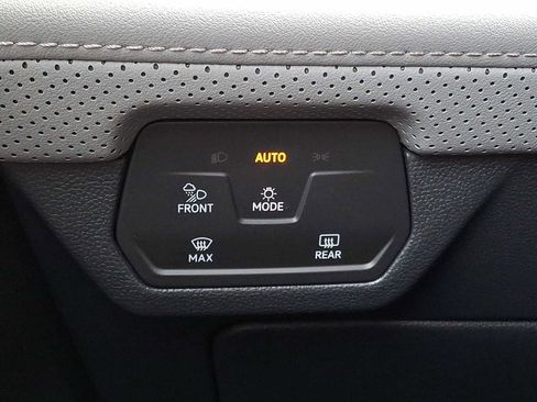 Used 2025 Volkswagen Atlas Peak Edition SE image 23