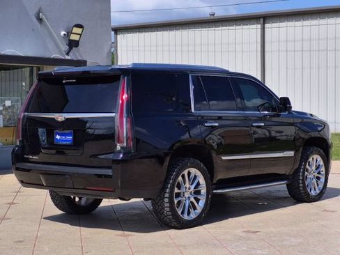 Used 2018 Cadillac Escalade Luxury RWD image 6