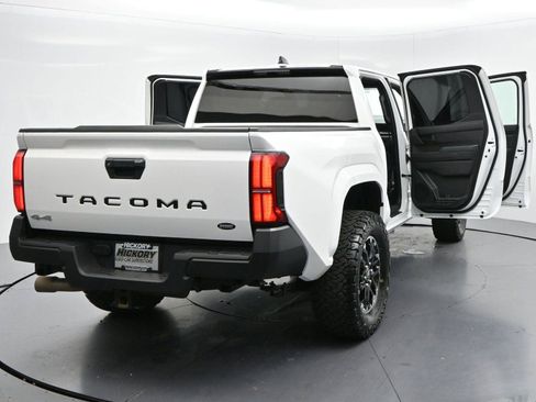 Used 2024 Toyota Tacoma SR AWD/4WD image 42
