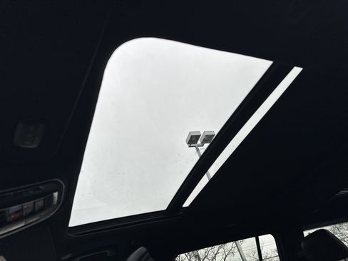 Used 2024 Jeep Wagoneer L Series III w/ Premium Group I image 37