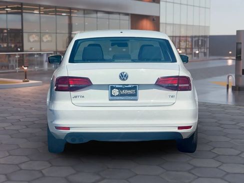 Used 2017 Volkswagen Jetta S image 2