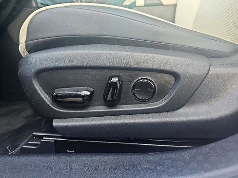 Used 2022 Lexus ES 300h w/ Premium Package image 16