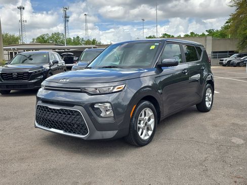Certified 2022 Kia Soul LX w/ Technology Package image 3