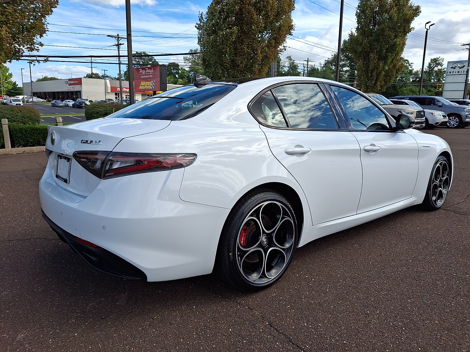 Used 2024 Alfa Romeo Giulia Veloce AWD/4WD image 6