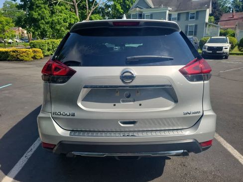 Used 2018 Nissan Rogue SV AWD/4WD image 4