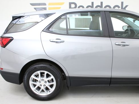 Used 2023 Chevrolet Equinox LS FWD image 9