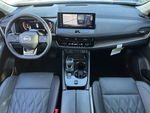 Certified 2025 Nissan Rogue Platinum w/ Tech Package image 9