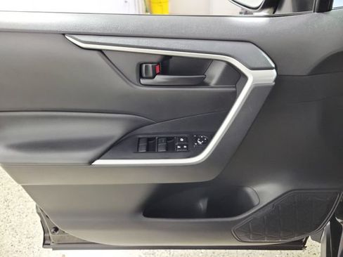 Used 2022 Toyota RAV4 LE AWD/4WD image 21