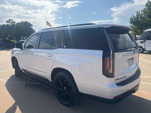 Certified 2024 Cadillac Escalade Sport Platinum w/ LPO, ONYX Package AWD/4WD image 3