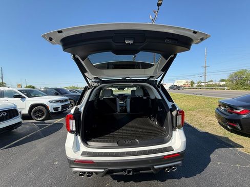 Used 2025 Ford Explorer Platinum w/ Ultimate Package image 5