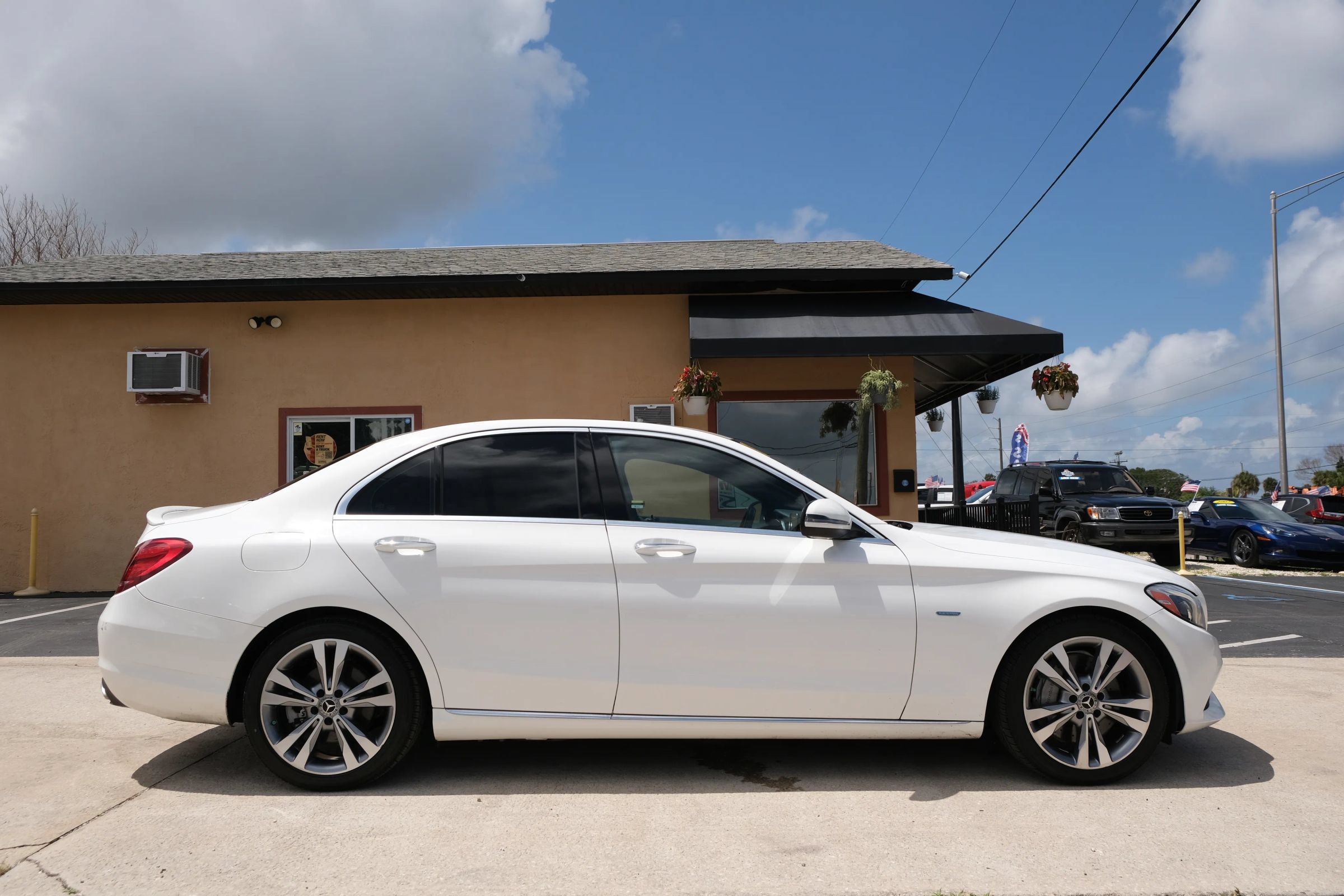 Used 2018 Mercedes-Benz C 350e Sedan image 4