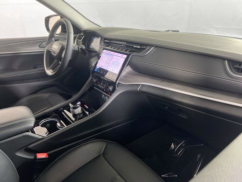 Used 2023 Jeep Grand Cherokee Limited w/ Black Appearance Package image 27