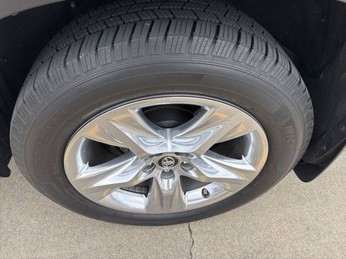 Used 2019 Toyota Highlander Limited image 6