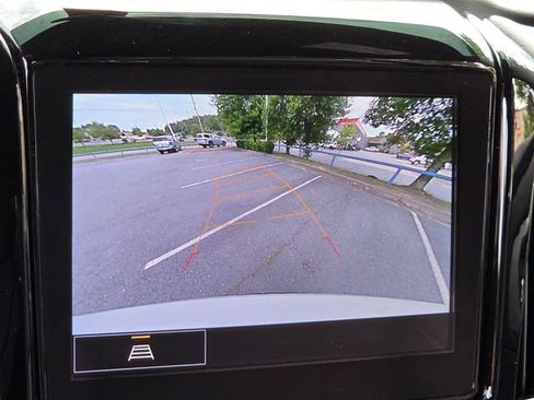 Used 2023 Chevrolet Traverse LT FWD image 23