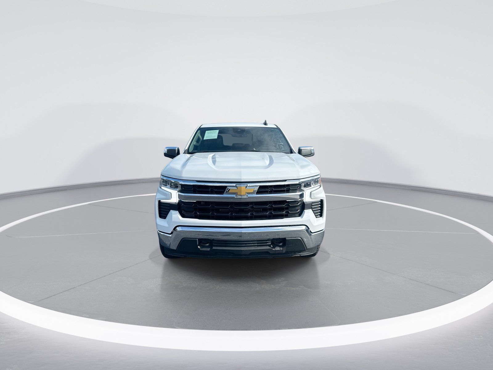 Used 2024 Chevrolet Silverado 1500 LT AWD/4WD image 3