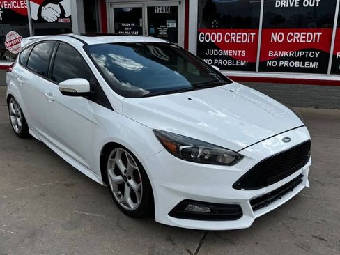 Used 2018 Ford Focus ST w/ Equipment Group 401A FWD image 2