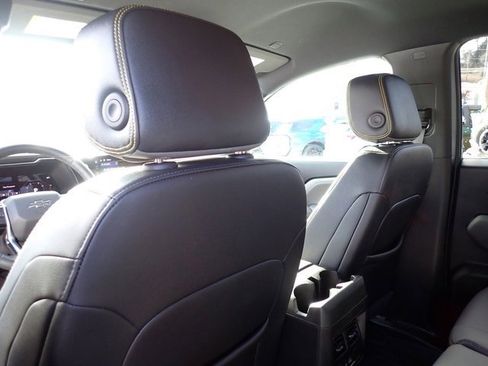 Used 2025 Chevrolet Colorado ZR2 w/ Technology Package image 18