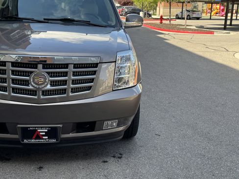 Used 2012 Cadillac Escalade 4WD Hybrid image 11