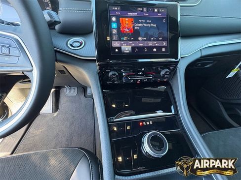 New 2025 Jeep Grand Cherokee Laredo image 18