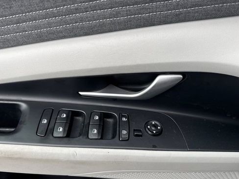 Used 2023 Hyundai Elantra Limited FWD image 11