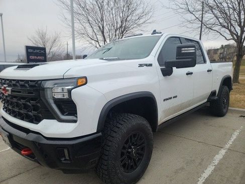 Used 2024 Chevrolet Silverado 2500 ZR2 w/ Technology Package image 1
