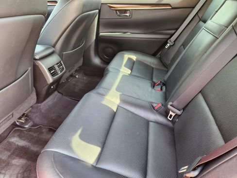 Used 2014 Lexus ES 350 w/ Luxury Package image 38